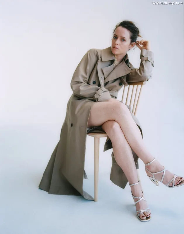 Claire Foy photo 9 of 59