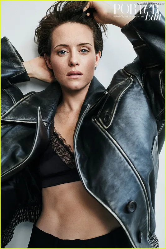 Claire Foy photo 13 of 59