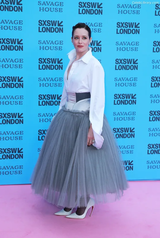 Claire Foy photo 22 of 59