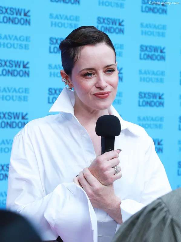 Claire Foy photo 7 of 59