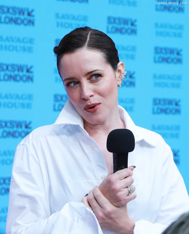 Claire Foy photo 10 of 59