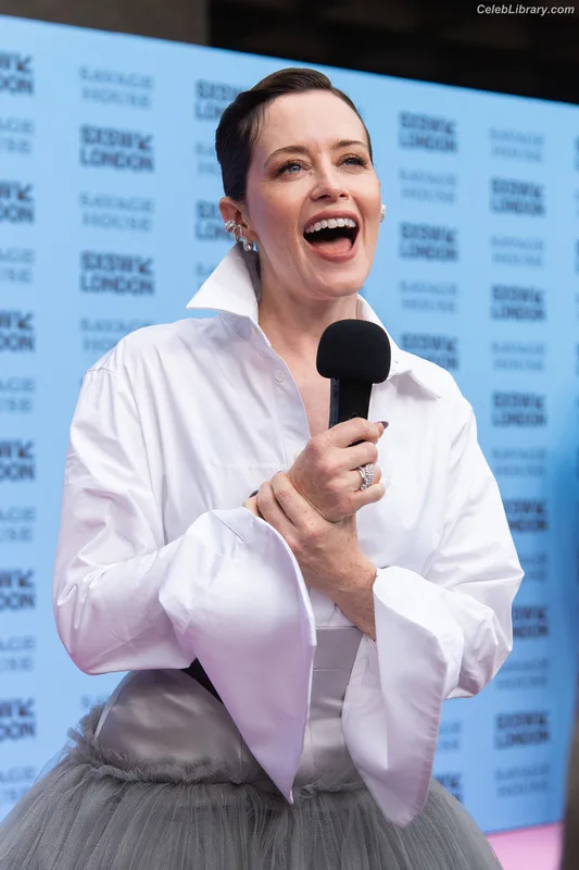Claire Foy photo 14 of 59