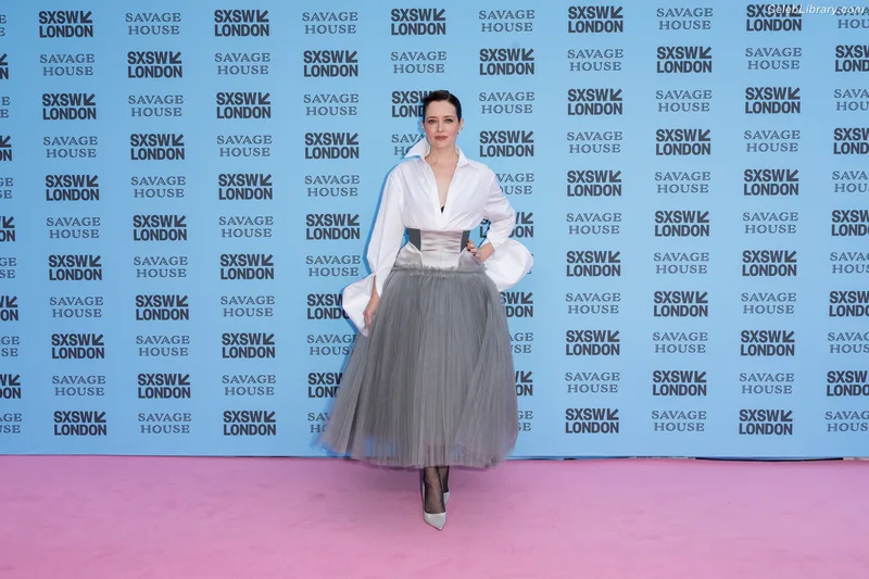 Claire Foy photo 16 of 59