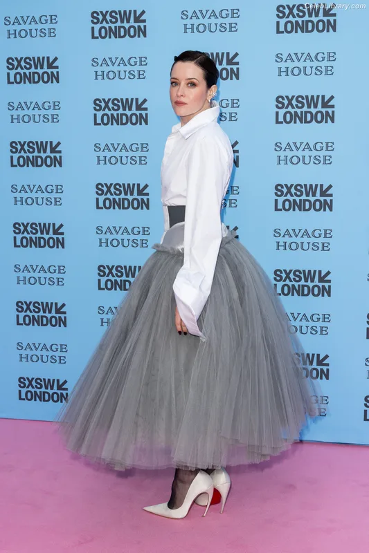 Claire Foy photo 17 of 59