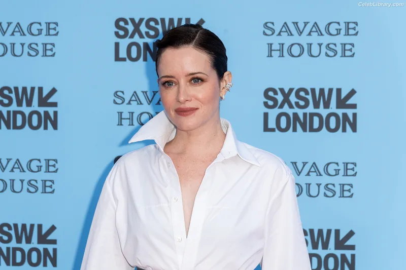 Claire Foy photo 19 of 59
