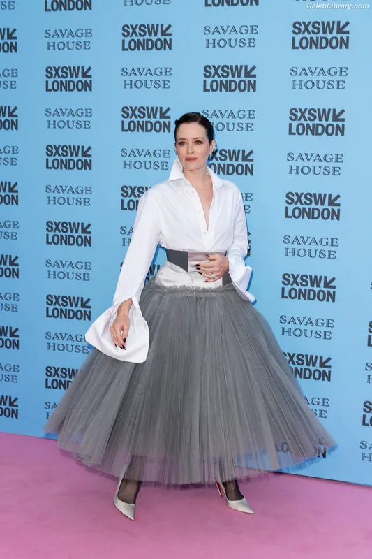 Claire Foy photo 23 of 59