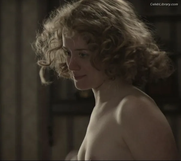Claire Foy photo 4 of 59