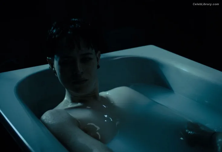 Claire Foy photo 8 of 59