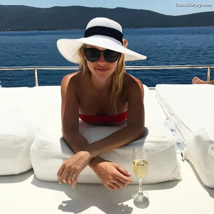 Claire Holt photo 6 of 127