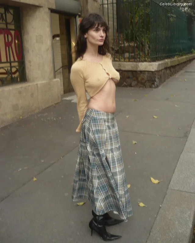Clara Beneytout photo 3 of 67