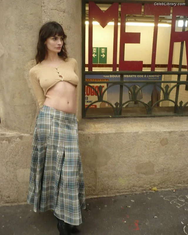 Clara Beneytout photo 4 of 67