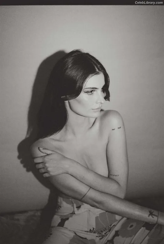 Clara Beneytout photo 7 of 67