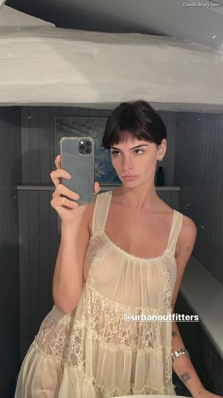 Clara Beneytout photo 18 of 67