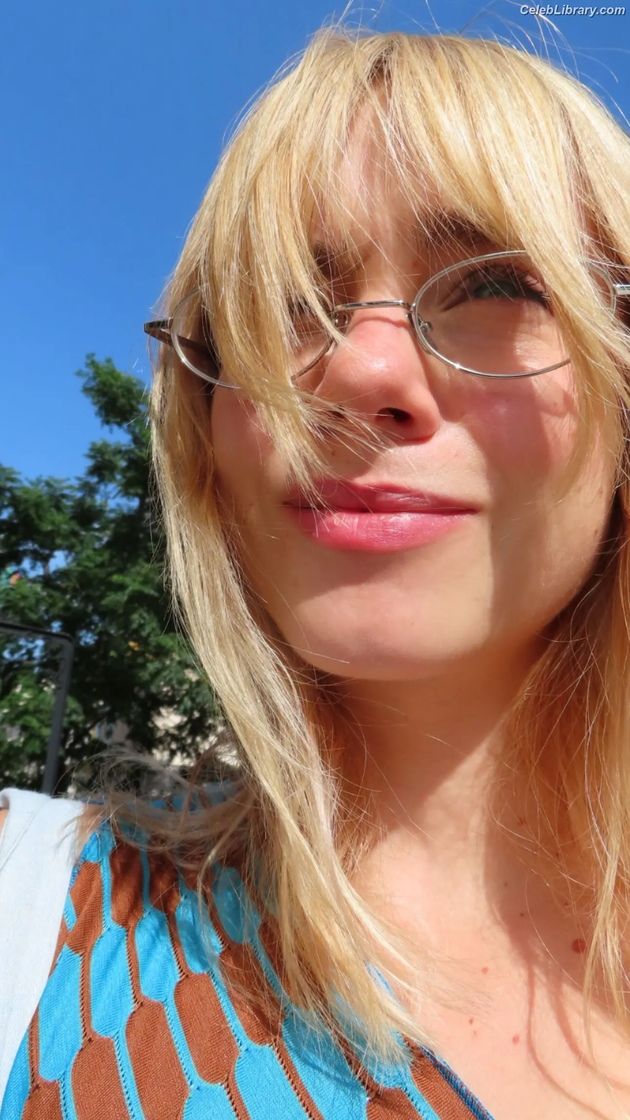 Clara Galle photo 16 of 754