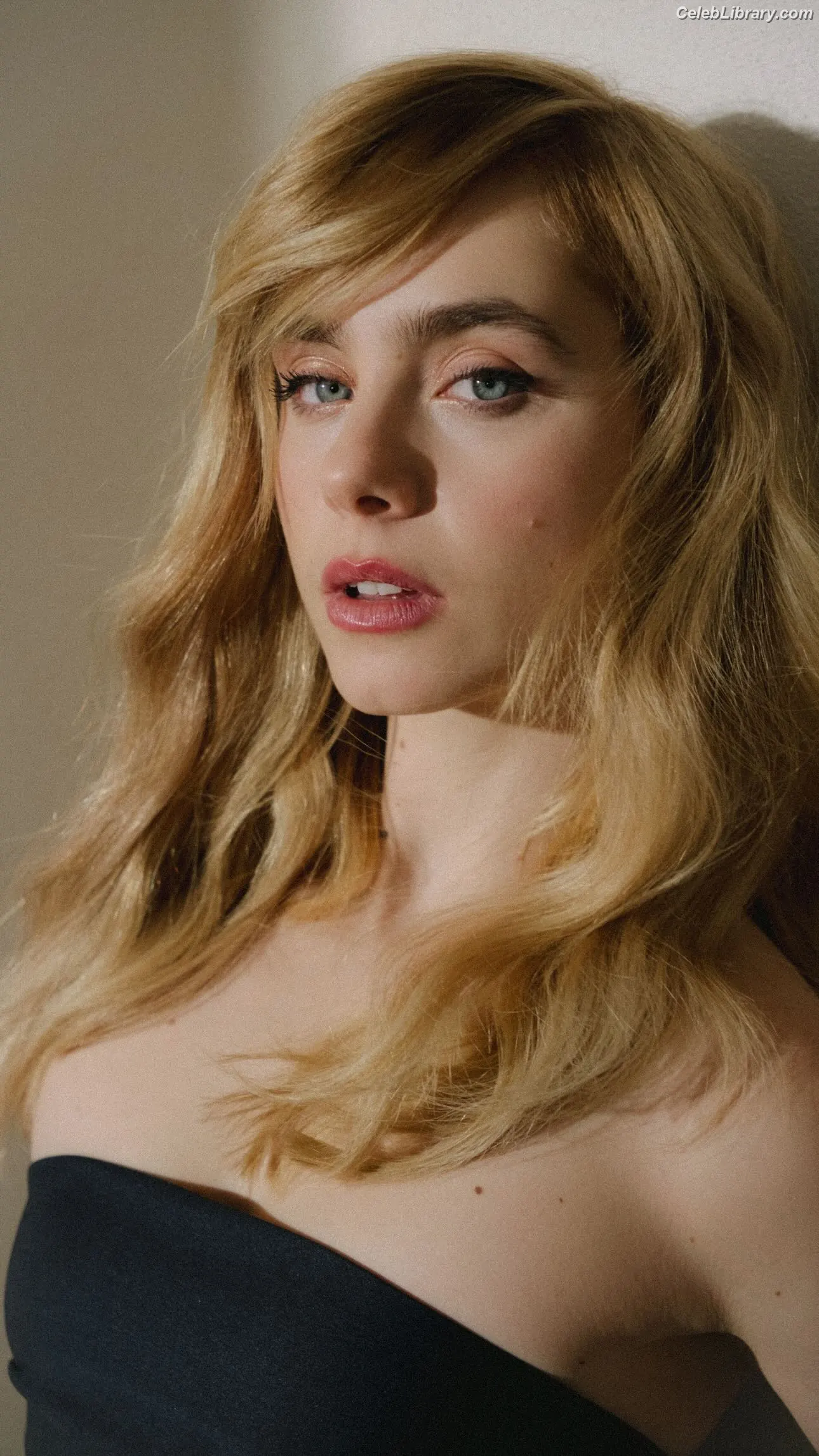 Clara Galle photo 18 of 754