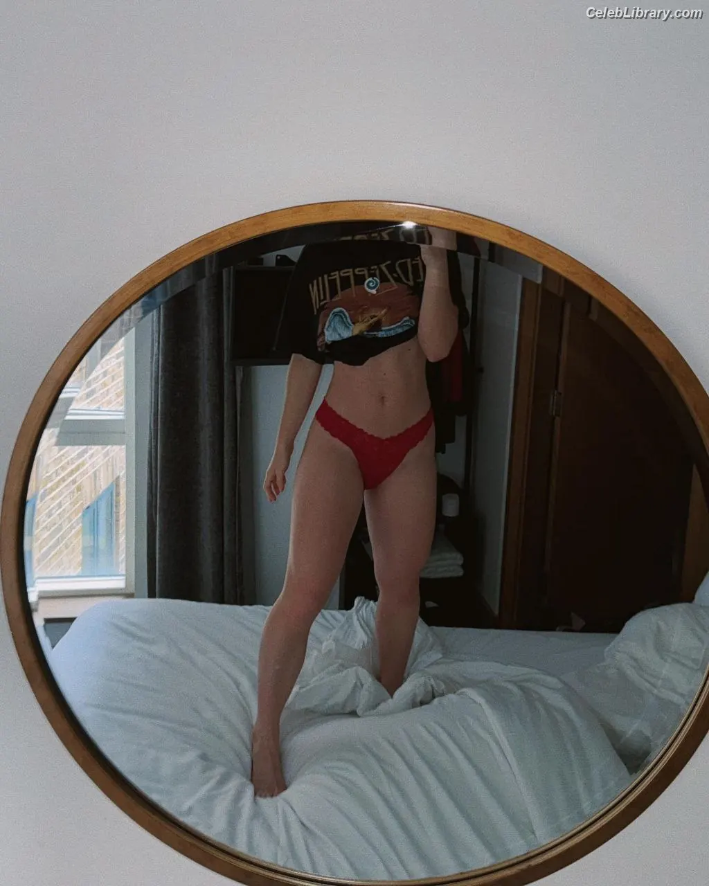Clara Galle photo 3 of 754