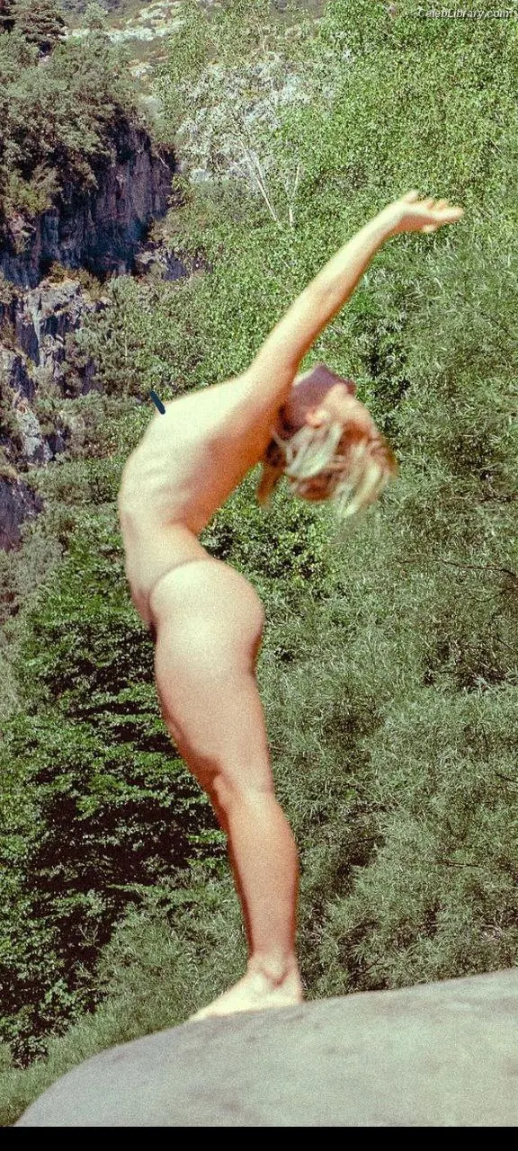 Clara Galle photo 11 of 754