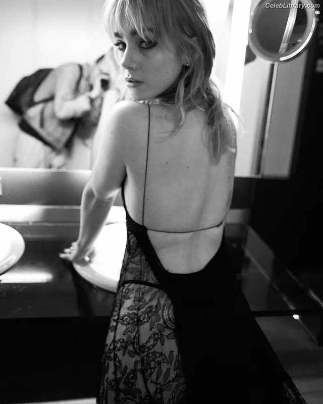 Clara Galle photo 22 of 756