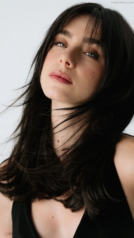Clara Galle photo 21 of 756