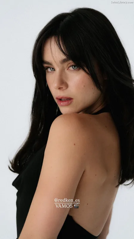 Clara Galle photo 22 of 756