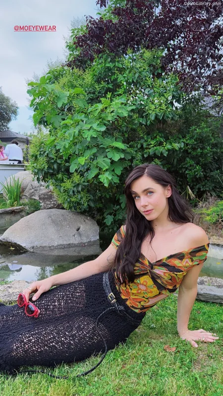 Clara Galle photo 2 of 756