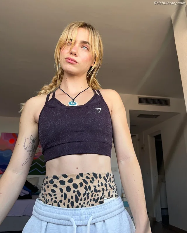 Clara Galle photo 4 of 756