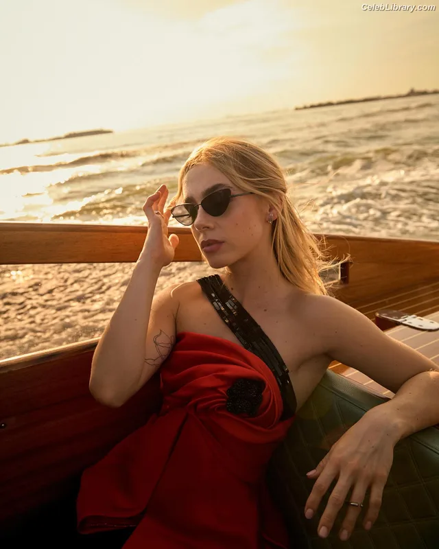Clara Galle photo 15 of 756