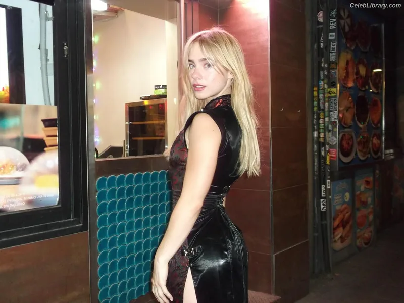 Clara Galle photo 16 of 756