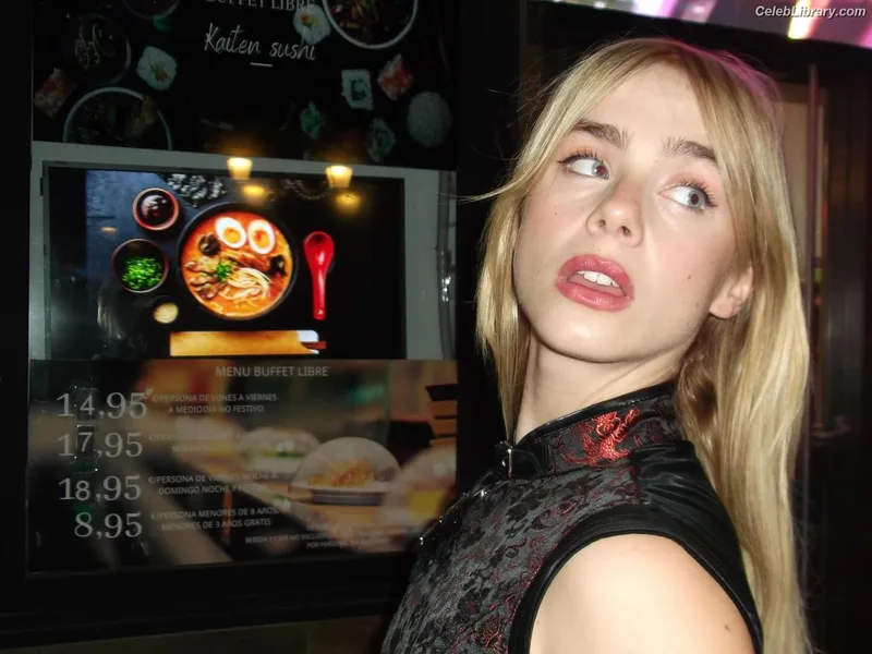 Clara Galle photo 17 of 756
