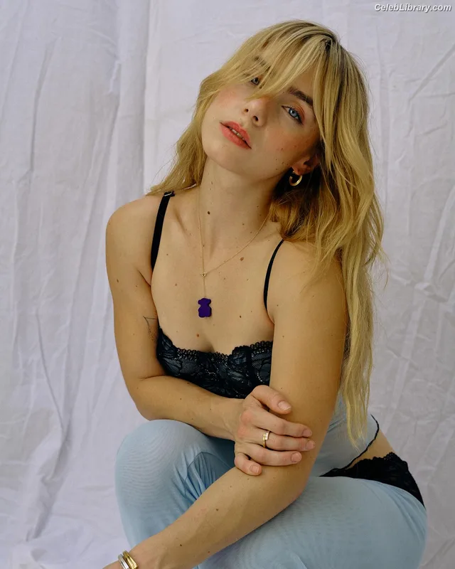 Clara Galle photo 22 of 756