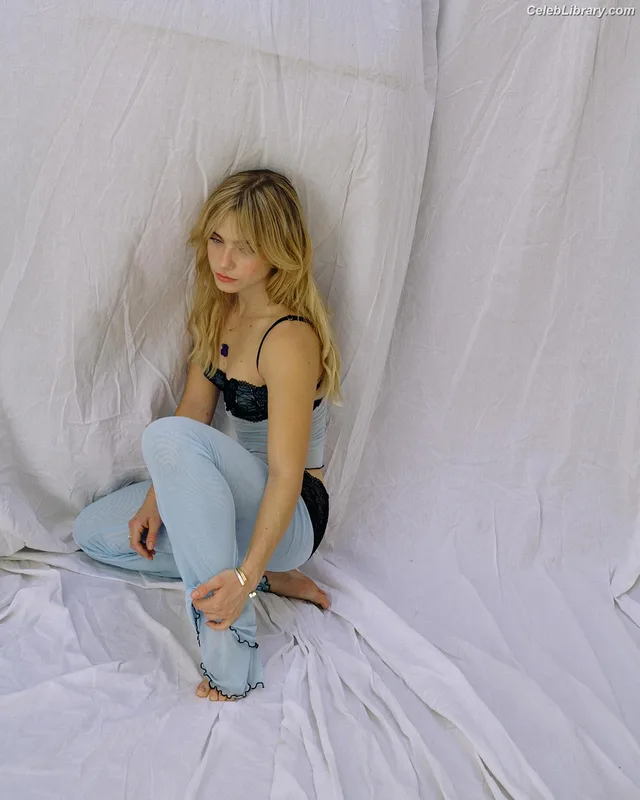 Clara Galle photo 2 of 756