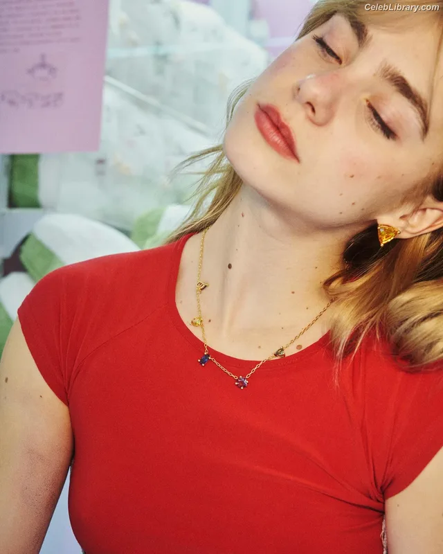 Clara Galle photo 11 of 756