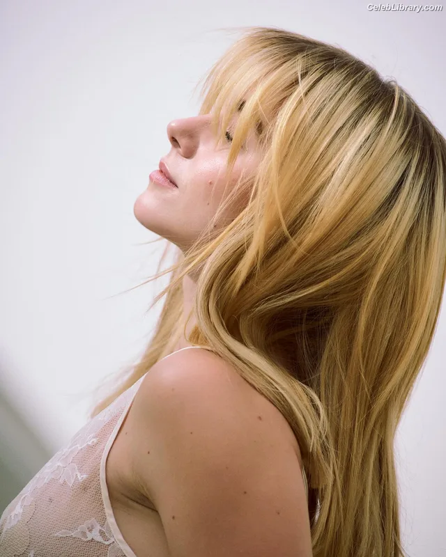 Clara Galle photo 22 of 756