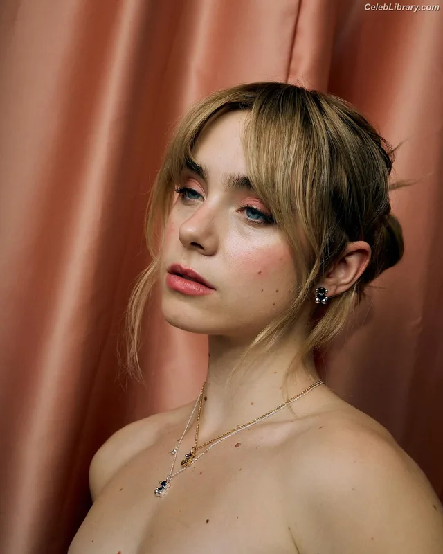 Clara Galle photo 3 of 756