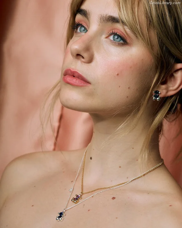 Clara Galle photo 4 of 756