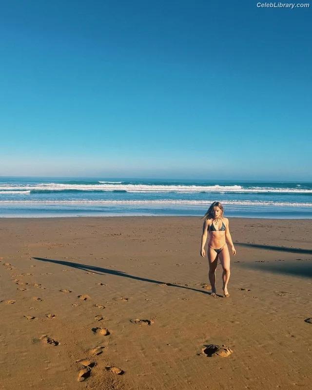 Clara Galle photo 7 of 756