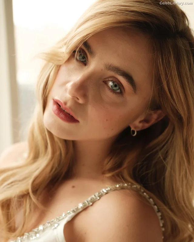 Clara Galle photo 18 of 756