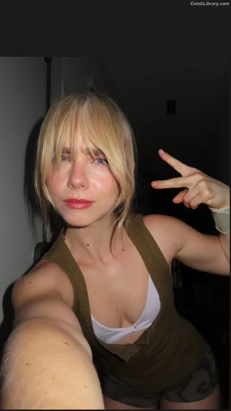 Clara Galle photo 11 of 756