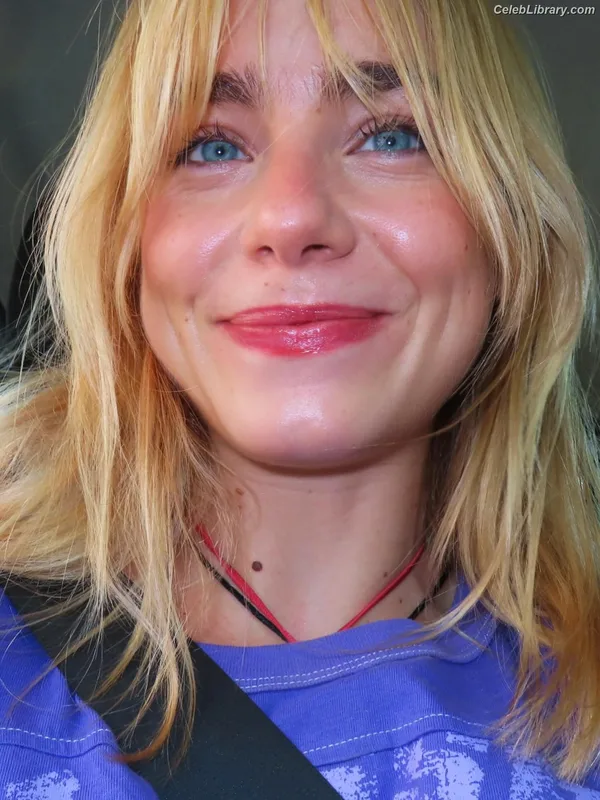 Clara Galle photo 21 of 756
