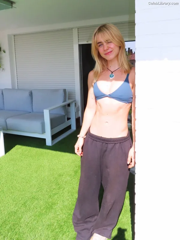 Clara Galle photo 22 of 756