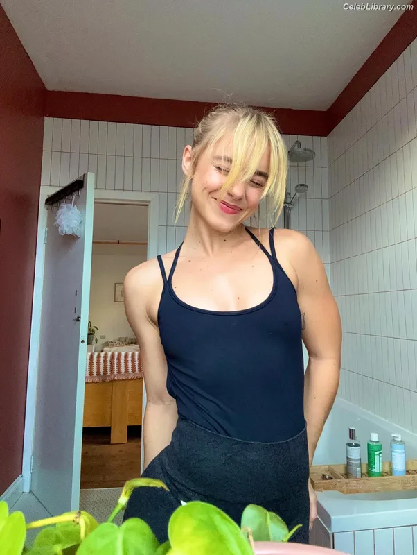 Clara Galle photo 12 of 756