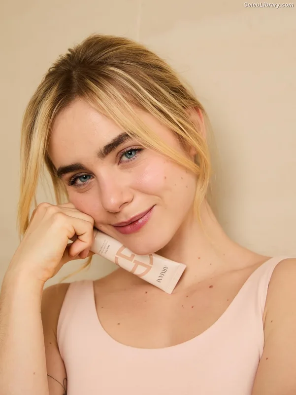 Clara Galle photo 16 of 756
