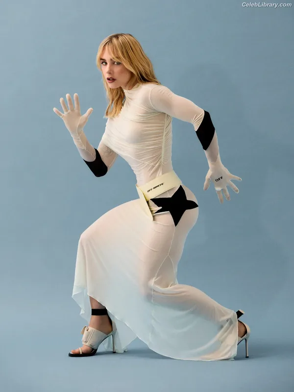 Clara Galle photo 5 of 756