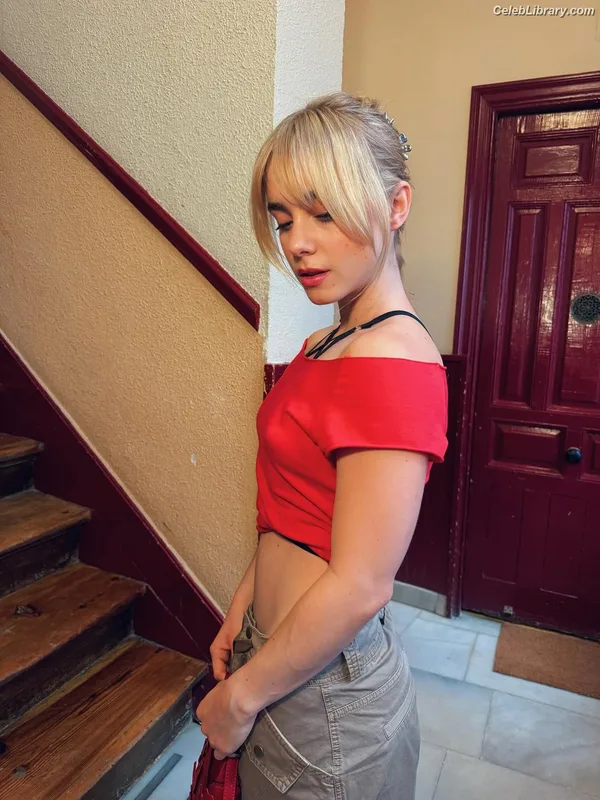 Clara Galle photo 15 of 756