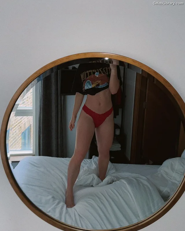 Clara Galle photo 4 of 756