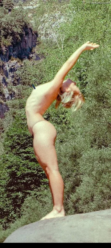 Clara Galle photo 12 of 756