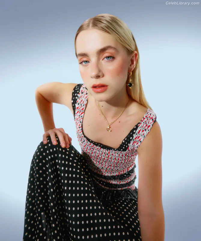 Clara Galle photo 16 of 756