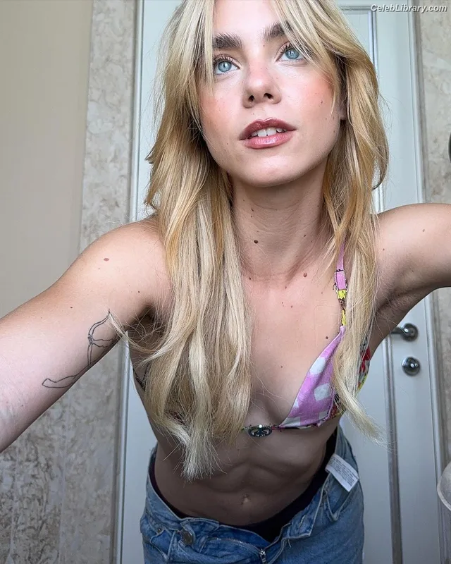 Clara Galle photo 3 of 756