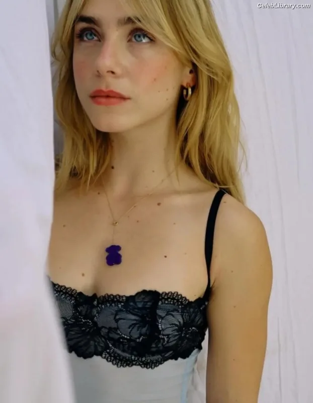 Clara Galle photo 5 of 756