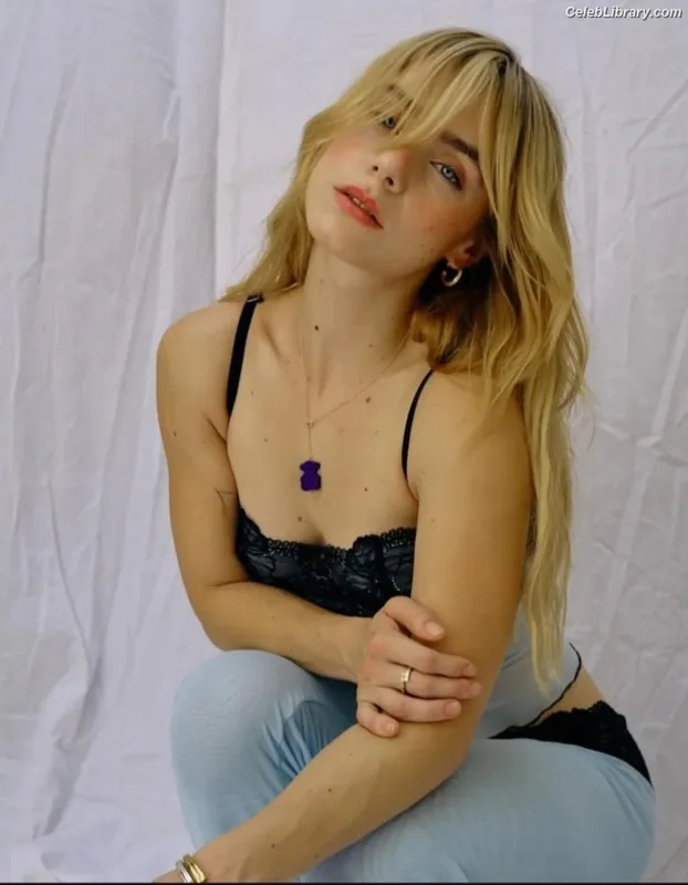 Clara Galle photo 6 of 756
